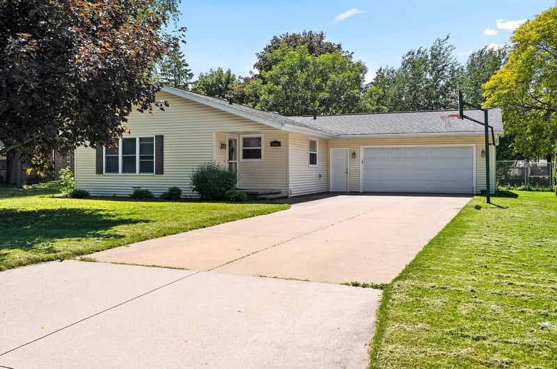 1545 Blossom Dr, Appleton, WI 54914