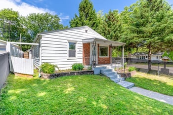 1200 Greenwood Ave, Green Bay, WI 54304-2653