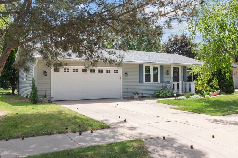 2416 Elinor St, Appleton, WI 54914-2010