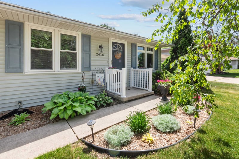 2416 Elinor St, Appleton, WI 54914-2010