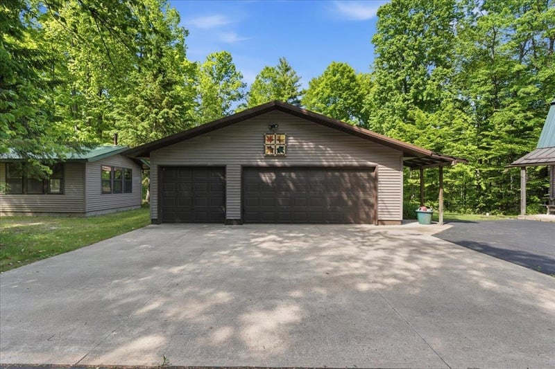 14754 Mccomb Lake Ln, Mountain, WI 54149