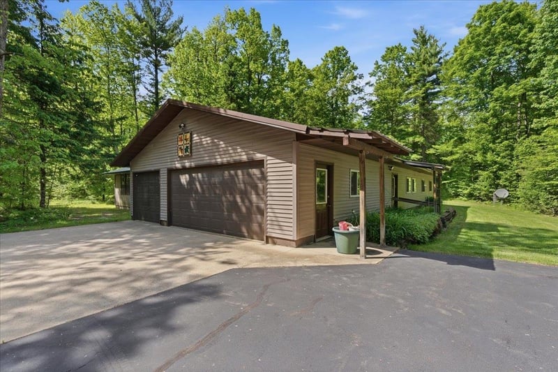14754 Mccomb Lake Ln, Mountain, WI 54149