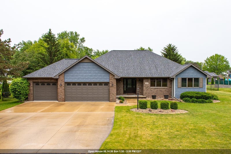 W6517 Greenwood Ct, Greenville, WI 54942