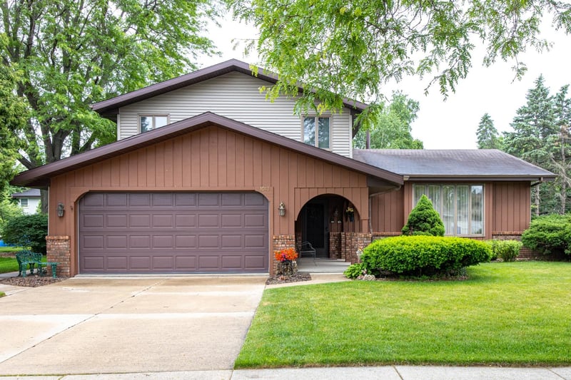 1017 Capitol Dr, Appleton, WI 54911