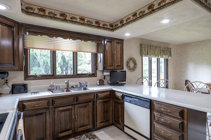 1017 Capitol Dr, Appleton, WI 54911