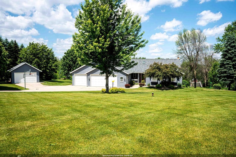 W9010 School Rd, Dale, WI 54944