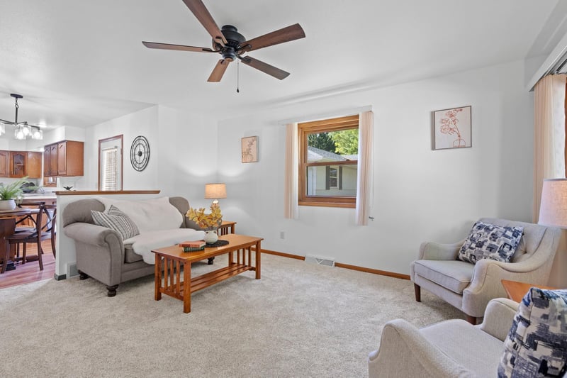 2352 Mount Vernon St, Oshkosh, WI 54901-1940