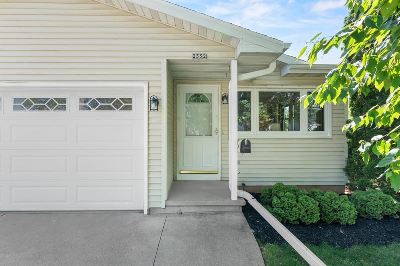 2352 Mt Vernon St, Oshkosh, WI 54901-1940