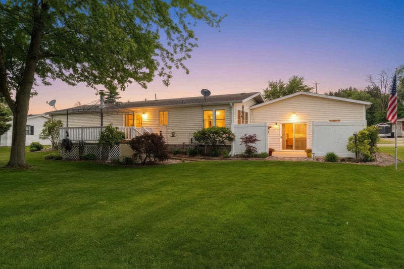 104 Baehr St, Cecil, WI 54111