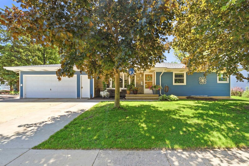 824 Cecil St, Neenah, WI 54956