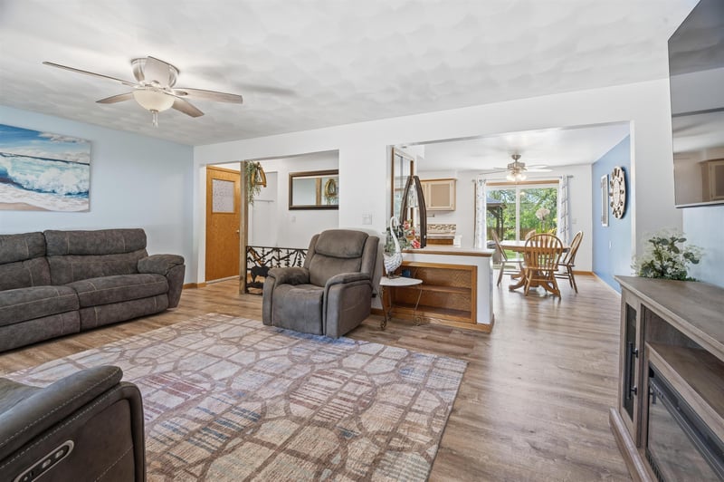 824 Cecil St, Neenah, WI 54956