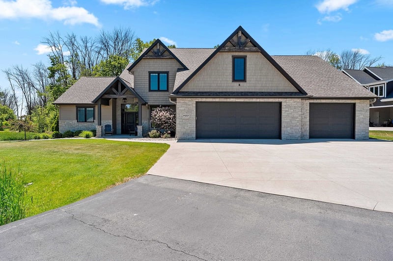 W4269 Rose Tree Dr, Appleton, WI 54913-6625
