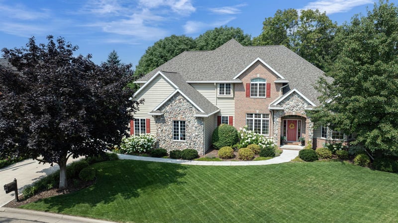422 Bosworth Ln, Neenah, WI 54956