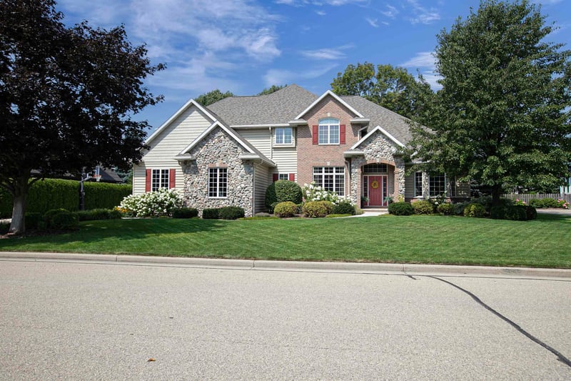422 Bosworth Ln, Neenah, WI 54956
