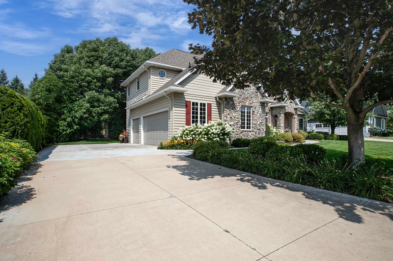 422 Bosworth Ln, Neenah, WI 54956