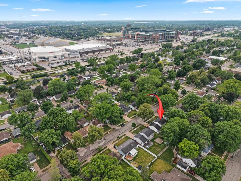 1082 Kenwood St, Green Bay, WI 54304-3805