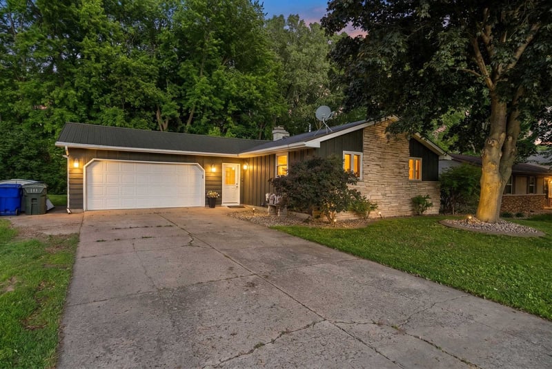 1708 Thelen Ave, Kaukauna, WI 54130