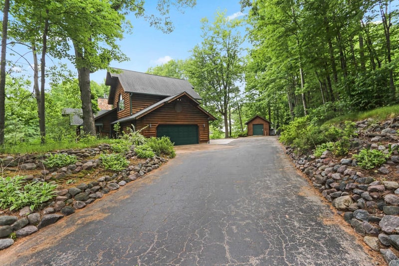 2765 Scotch Pine Trl, Suamico, WI 54313