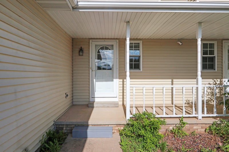 1091 Stillmeadow Ln, Menasha, WI 54952