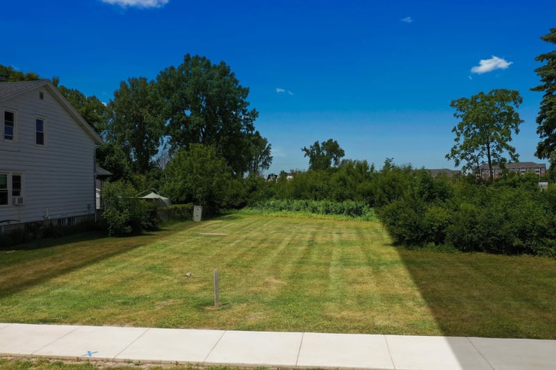 406 5th Ave #23, Oshkosh, WI 54902-5906