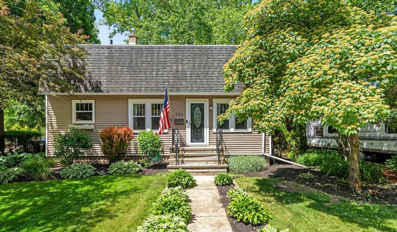 203 Cedar St, Neenah, WI 54956