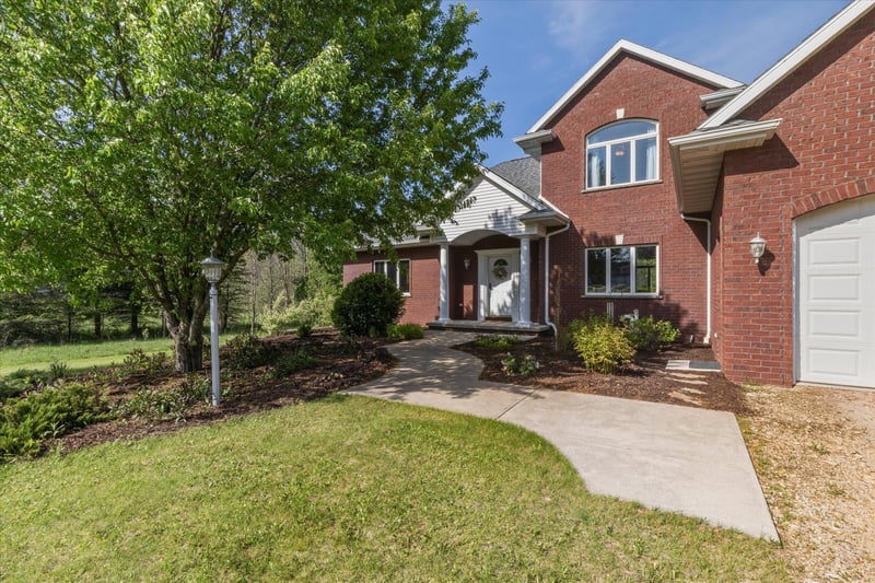 N2087 Teal Trl, Hortonville, WI 54944