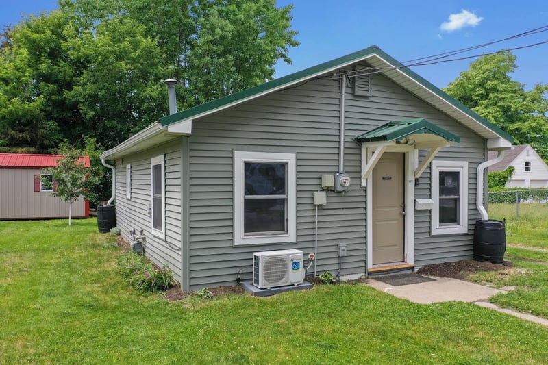 977 Velp Ave, Green Bay, WI 54303-3879