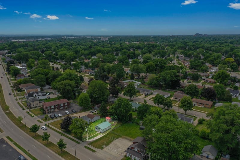 977 Velp Ave, Green Bay, WI 54303-3879