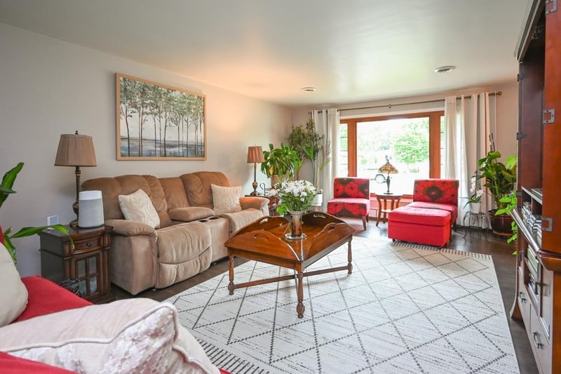1738 Debra Ln, Green Bay, WI 54302-2214