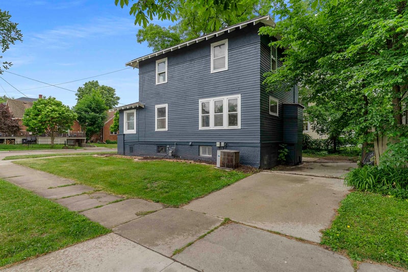 825 Crooks St, Green Bay, WI 54301