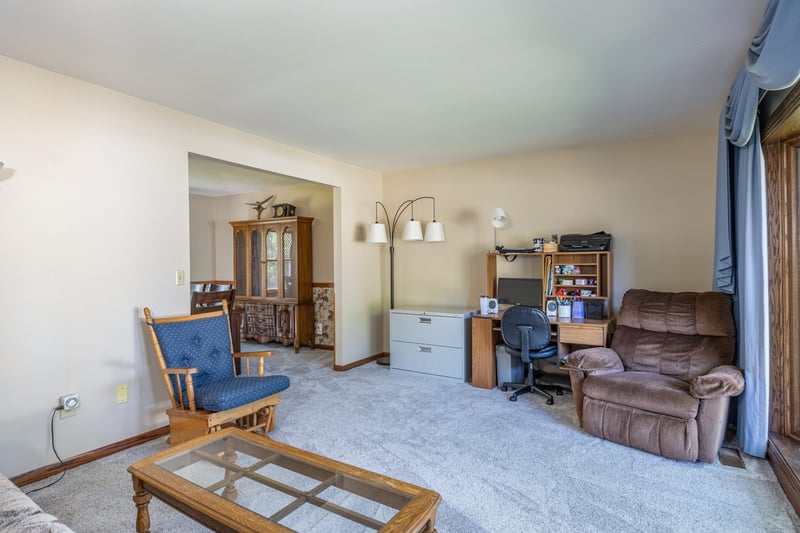 1710 Arlington Dr, Oshkosh, WI 54904-8218
