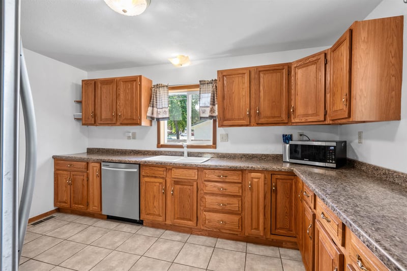 17 5th St, Winneconne, WI 54986