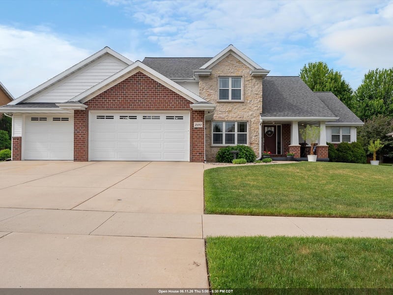 2690 Prairie Garden Trl, Green Bay, WI 54313