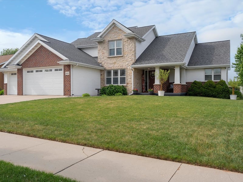 2690 Prairie Garden Trl, Green Bay, WI 54313