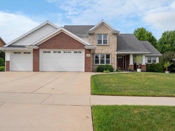 2690 Prairie Garden Trl, Green Bay, WI 54313