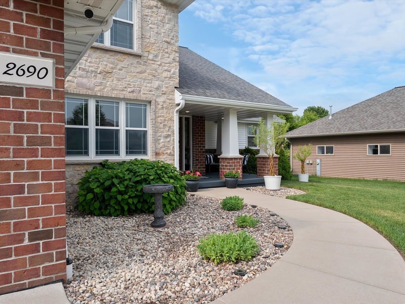 2690 Prairie Garden Trl, Green Bay, WI 54313