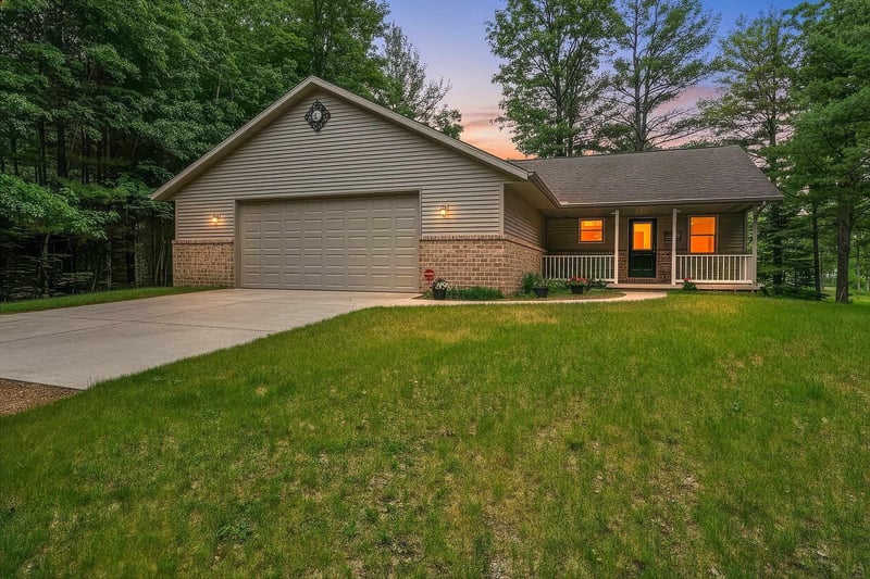 12055 Up North Ln, Crivitz, WI 54114