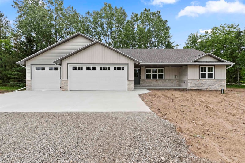 N4748 Arroyo Ct, Krakow, WI 54137