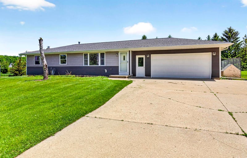 N978 North Rd, Hortonville, WI 54944