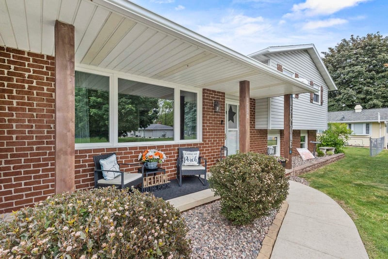 1396 Ponderosa Ave, Green Bay, WI 54313