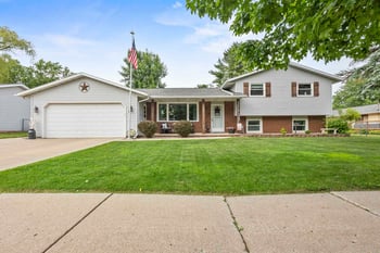 1396 Ponderosa Ave, Green Bay, WI 54313