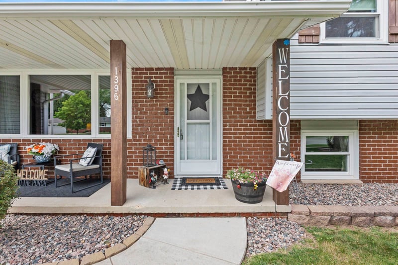 1396 Ponderosa Ave, Green Bay, WI 54313