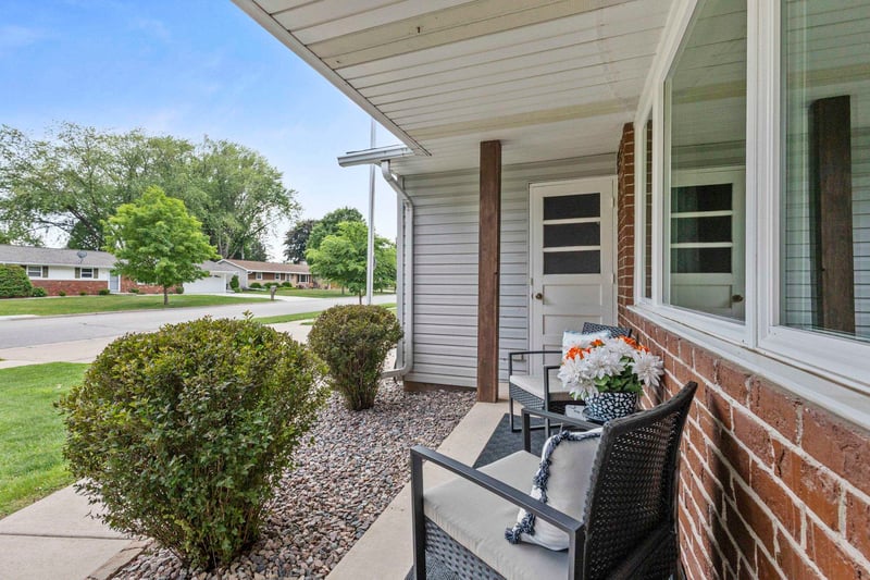 1396 Ponderosa Ave, Green Bay, WI 54313