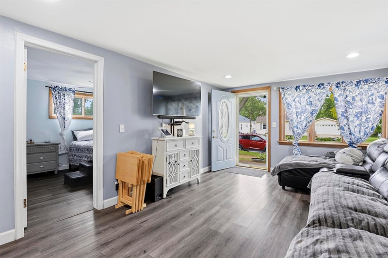 709 Goodall St, Appleton, WI 54915-2438
