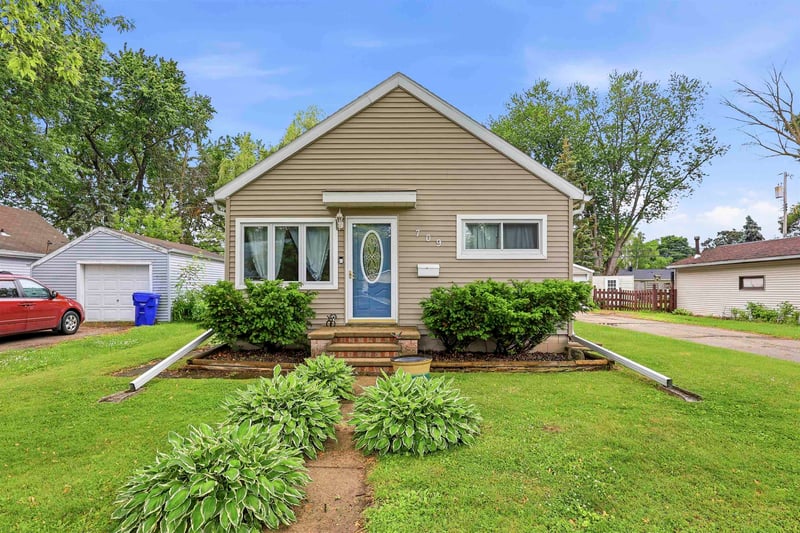 709 Goodall St, Appleton, WI 54915-2438