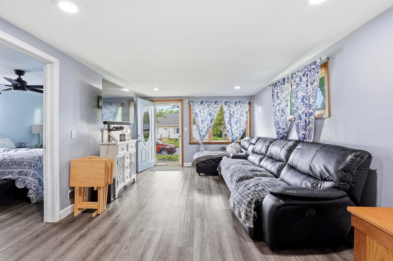 709 Goodall St, Appleton, WI 54915-2438