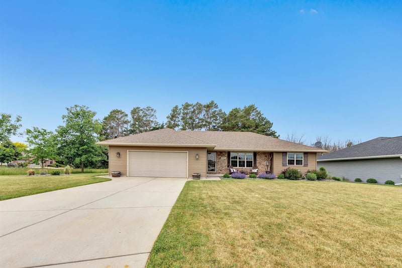3801 Scotchman Cir, Green Bay, WI 54311-9146