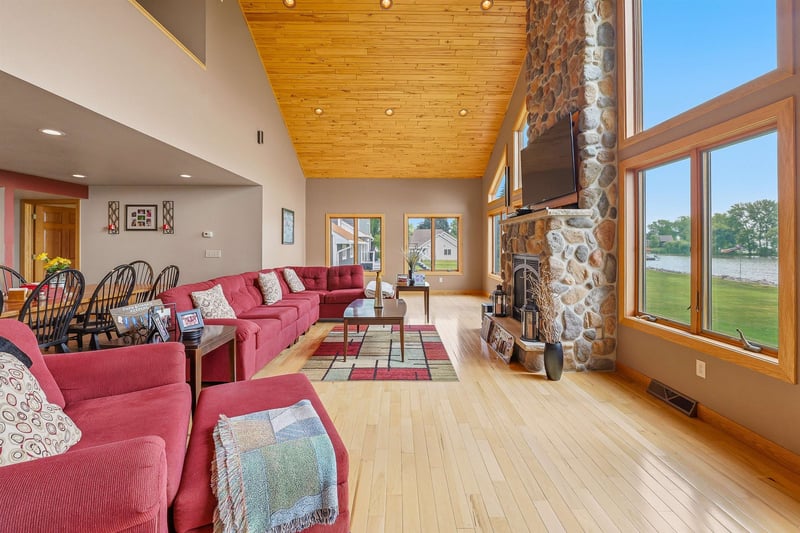 6322 Black Wolf Point Rd, Oshkosh, WI 54902