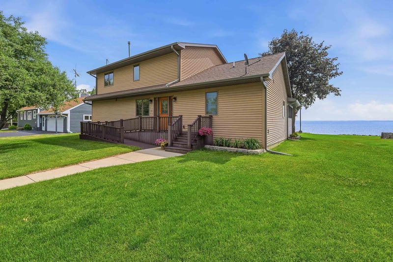 6322 Black Wolf Point Rd, Oshkosh, WI 54902