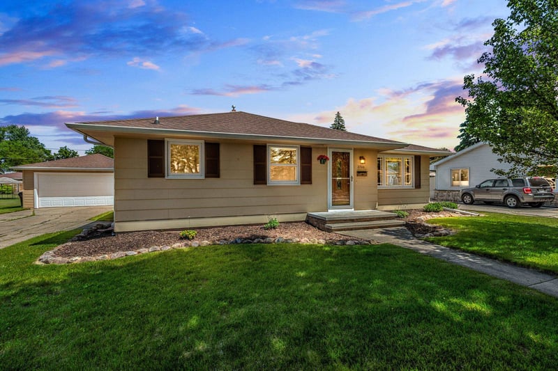 2700 Lillian Ct, Appleton, WI 54911-2243
